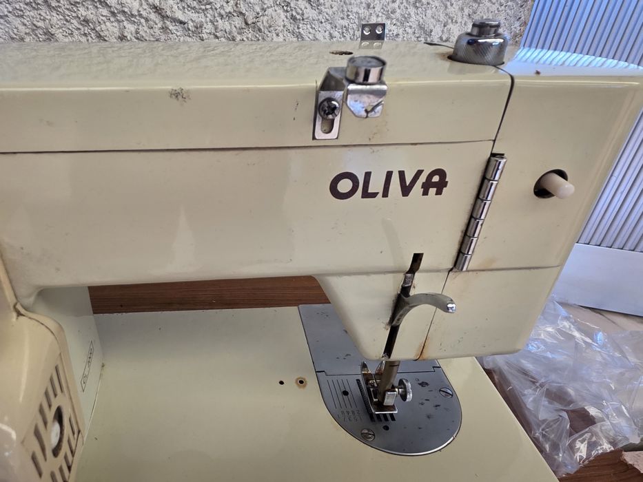Máquina de costura Oliva