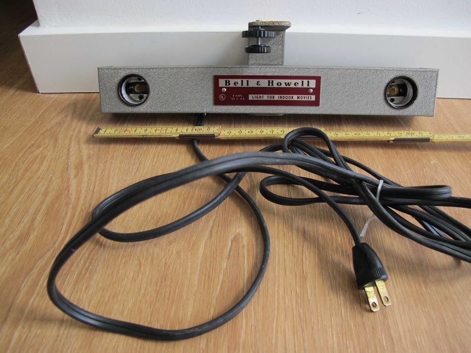 Bell Howell Light for Indoor Movies - Cinema antigo