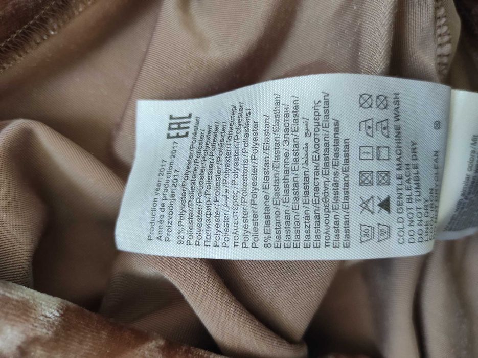 Welurowa bluzka na ramiączkach z koronką