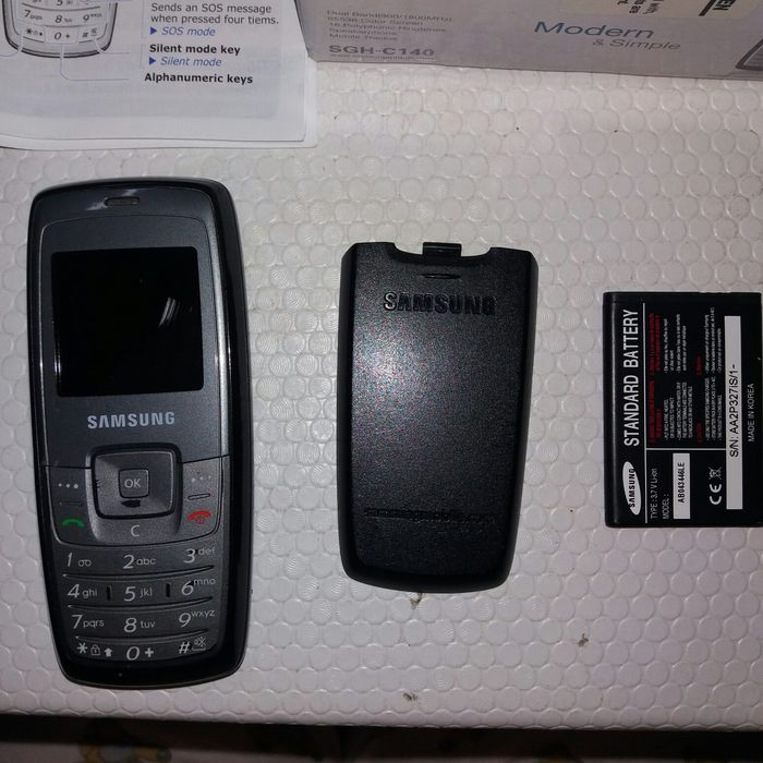 Telemóvel Samsung SGH-C140 a funcionar a 100 %