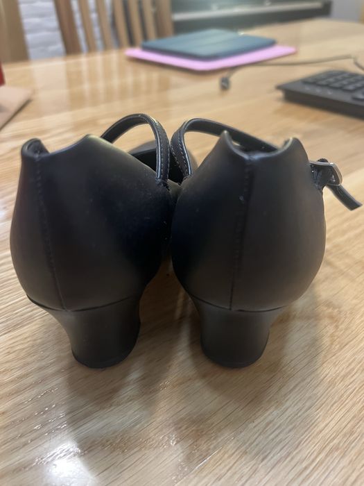 Capezio Spotlight 550, kolor czarny (BLK), rozmiar US 6.5M.