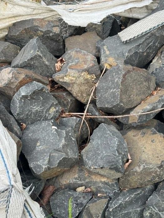 Bazalt surowo łupany bryła kamień workowany 8t