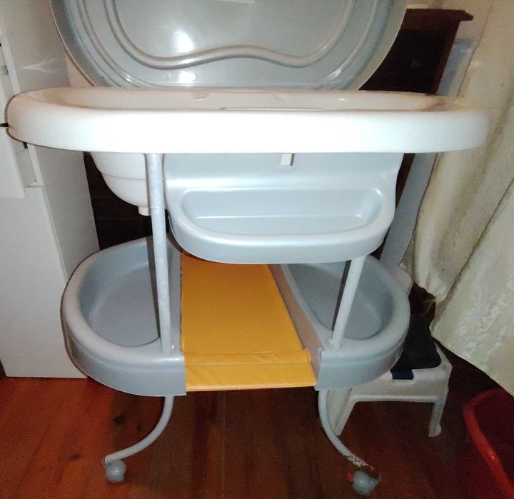 Muda Fraldas com Banheira