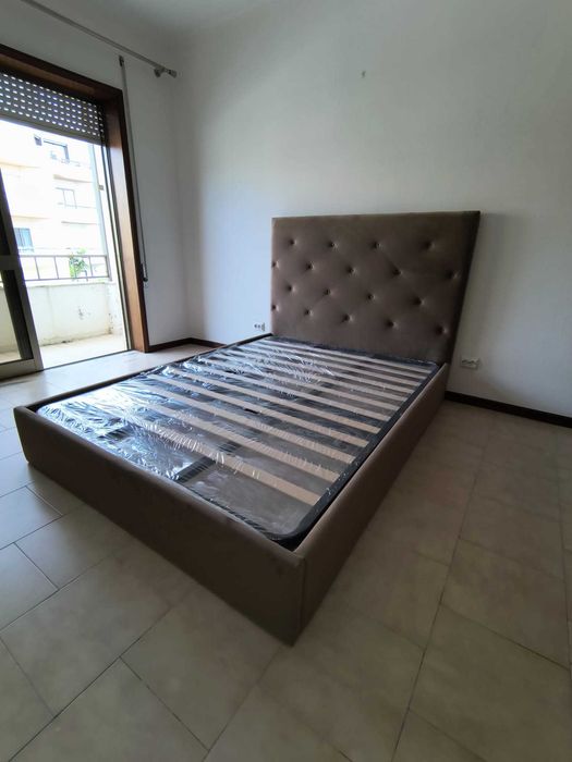 Camas De Casal Estofadas Top de Gama 190x140m Estrado Incluído 199€ !!