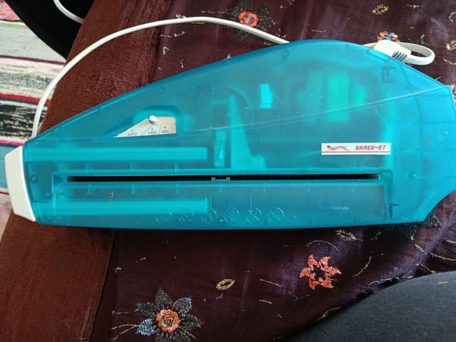 Шредер для дрібнення бумаги