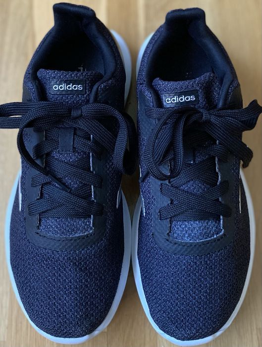Кросівки ADIDAS.
