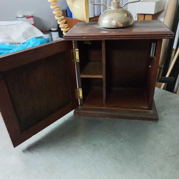 Caixa em madeira com auscultador