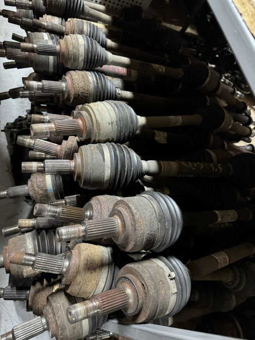 Полуось привод піввісь 1.5dci Рено Меган 3 Сценик 3 Клио 4