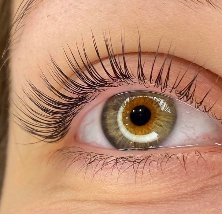 Ламінування вій та брів