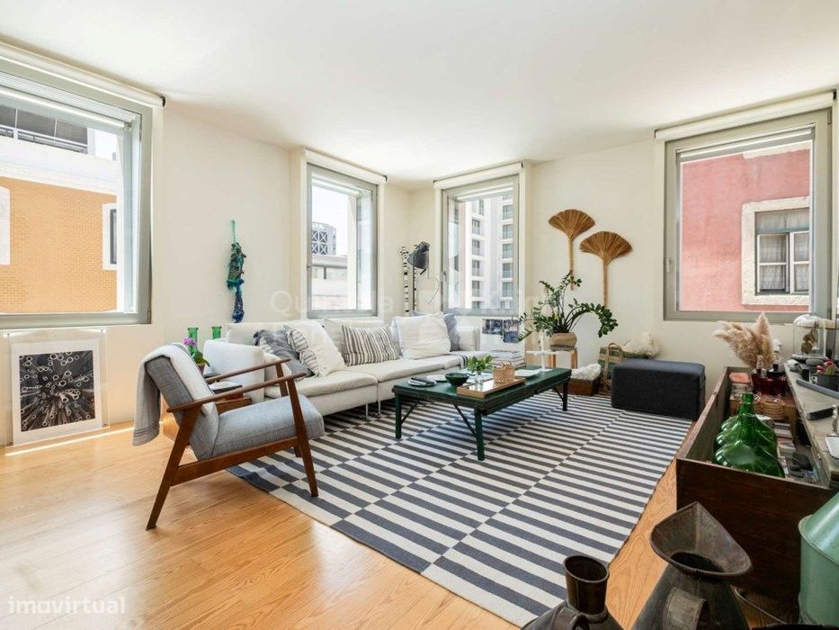 Apartamento T3 sem móveis na Misericórdia