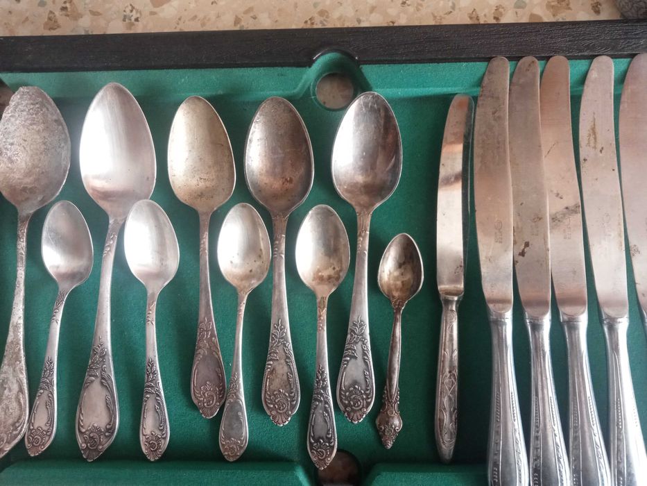 Продам бабушкеные и дедушкиние старые вещи  иконы игрушки