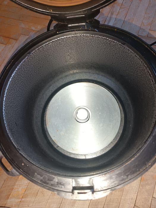 Продам мультиварку рабочая стоит без дела