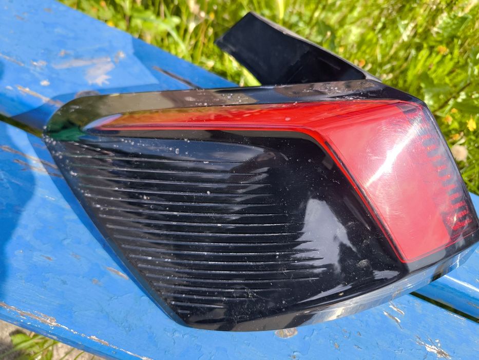Lampa tylna lewa (w błotnik) Peugeot 3008