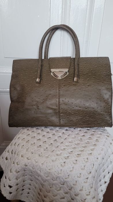 Torebka w kolorze oliwkowym