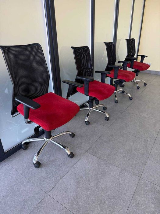 ЛІКВІДАЦІЯ складу офісної меблі крісла керівника стільці компʼютерні