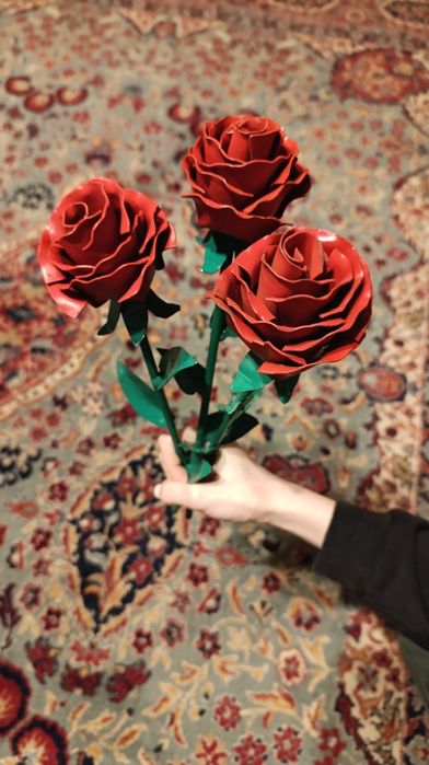 Металеві троянди