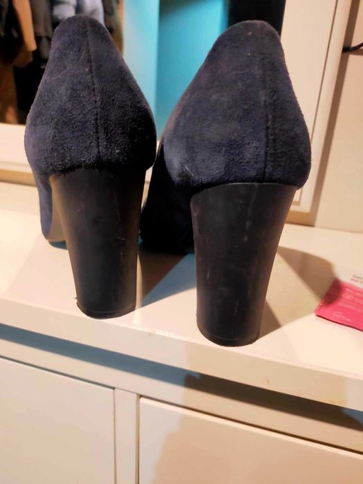 Zamszowe czółenka, na słupku Vanessa, 39