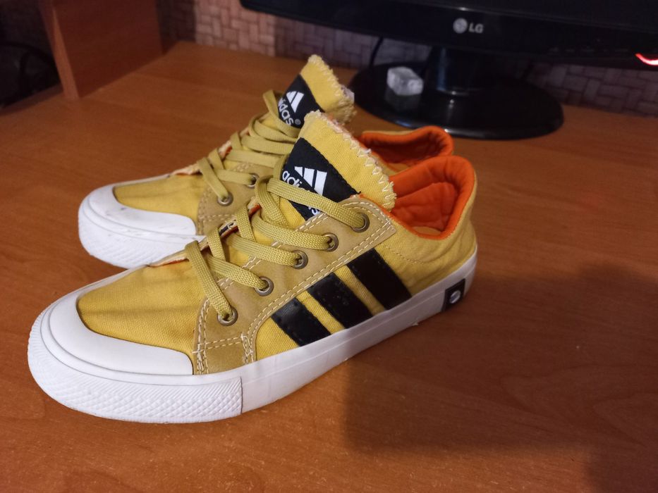 Продам  кеды Adidas