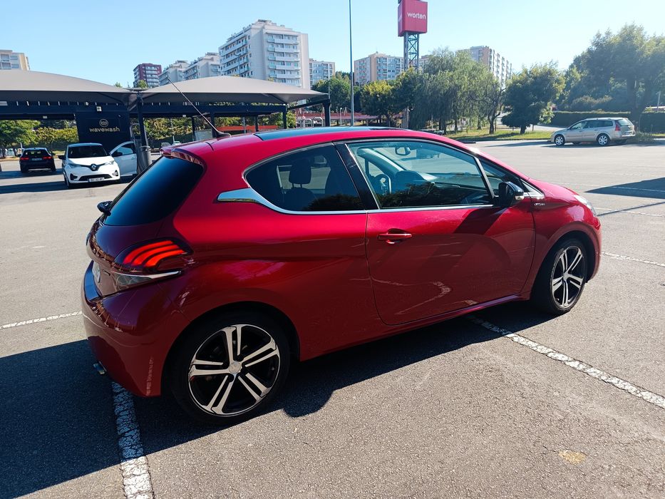 Peugeot 208 — fotografia 3