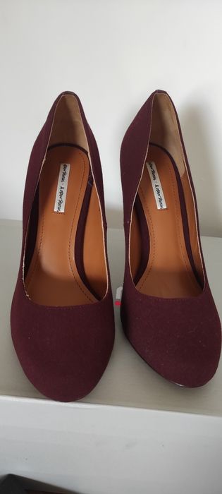 & Other Stories skórzane szpilki 40