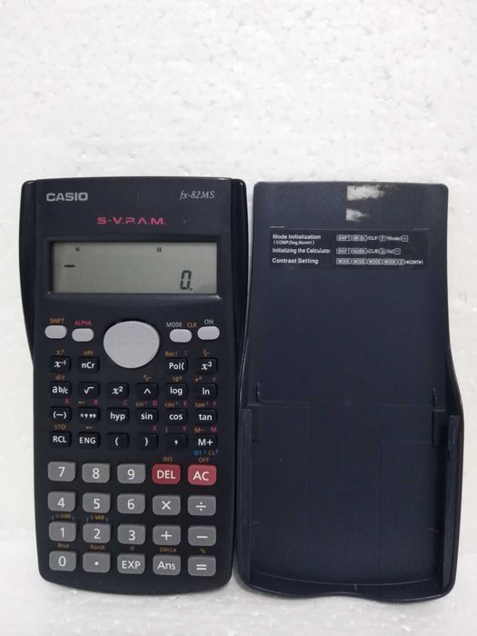 Calculadora Científica Casio FX-82MS