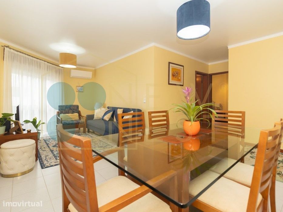 Apartamento T2 em Vila Maria - Semi-Renovado e Mobilado