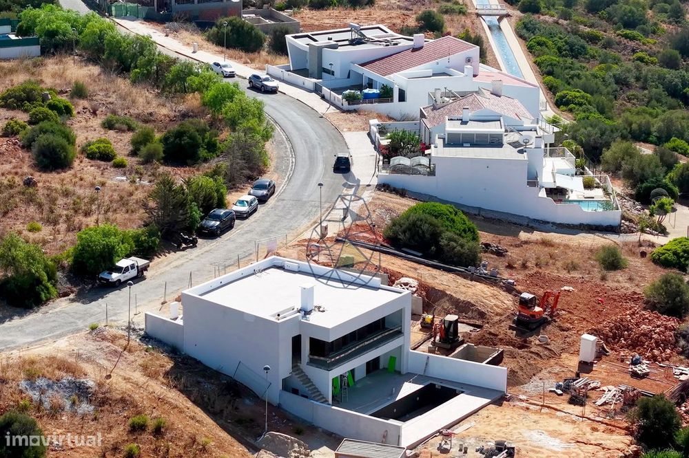 Moradia de luxo T3 + 1 com 292 m2 em Mexilhoeira Grande com vista Ria