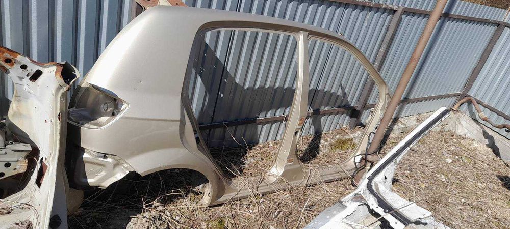 Hyundai Getz четверть крило стійка центральна