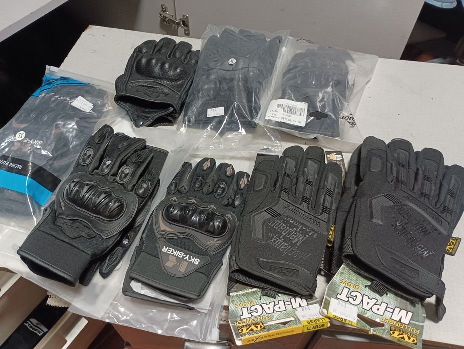 Calçado e luvas motard  em Stock (, Ocasião de negócio)