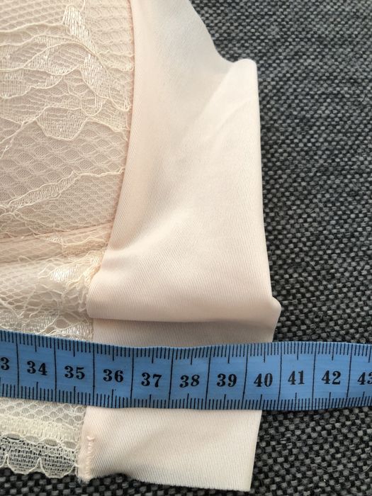 Kremowy nowy mięciutki stanik bez fiszbinów z koronką w rozmiarze L