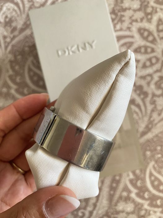 Relogio DKNY com caixa