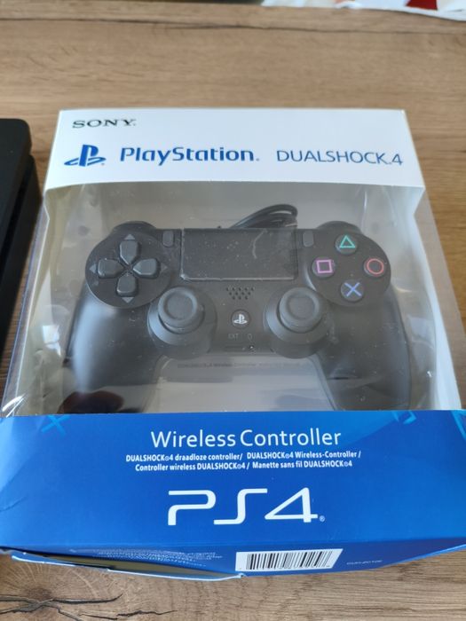 PlayStation 4 Slim 1TB com comando novo