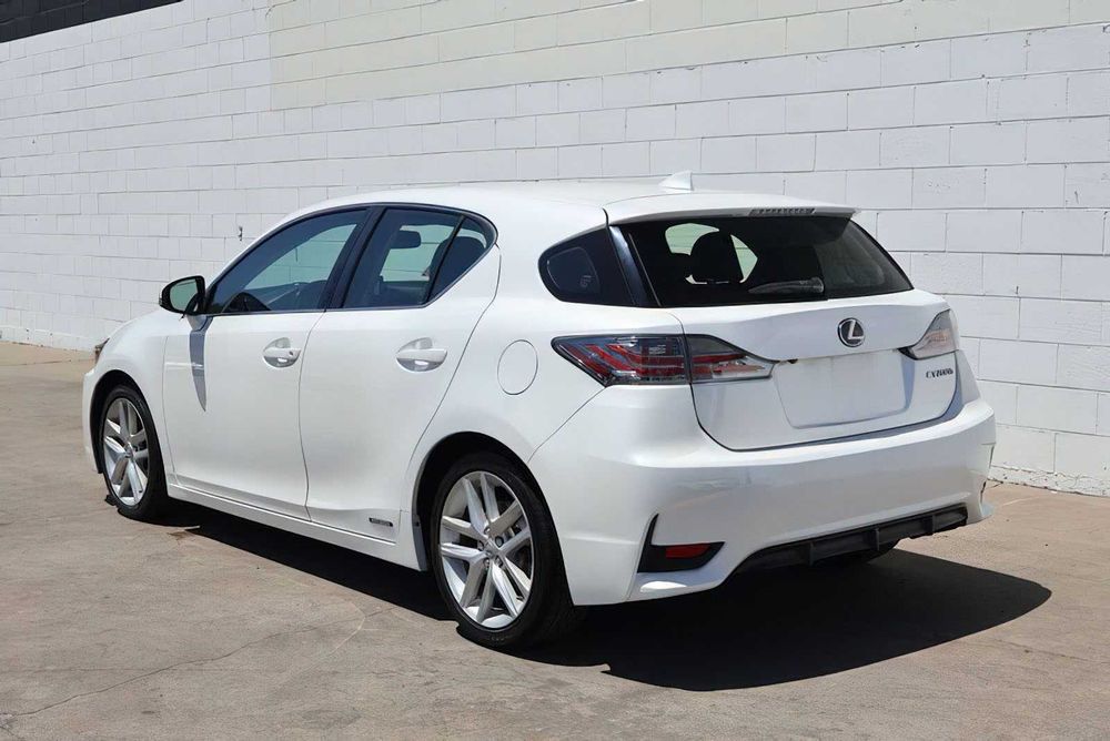 Lexus CT 200h      2016