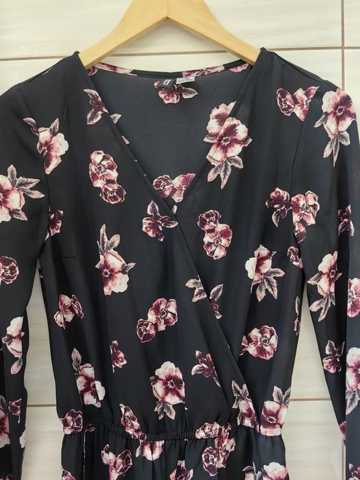 Czarny kombinezon w kwiaty H&M 36 34