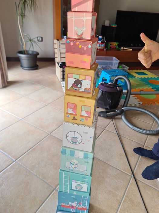 Caixas empilháveis crianças