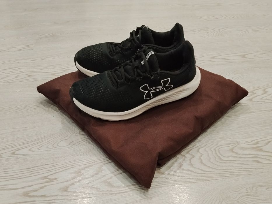 Продам кросівки Under Armour