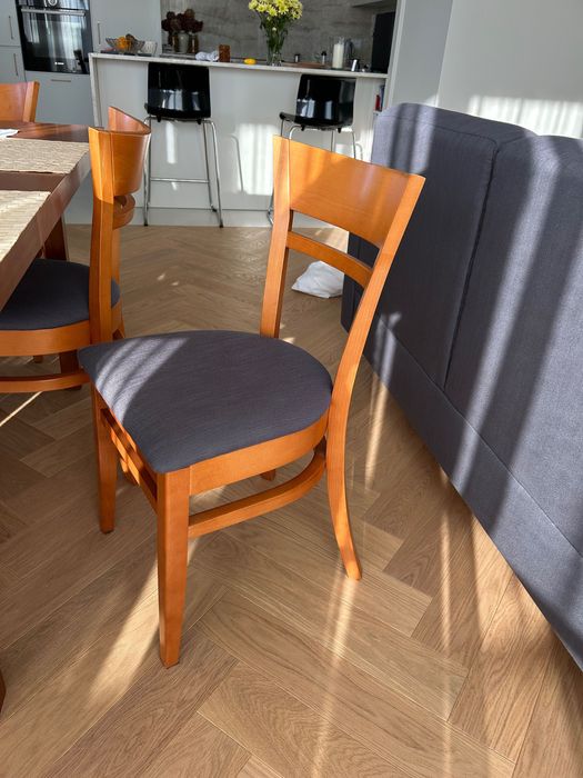 Paged stół z krzeslami