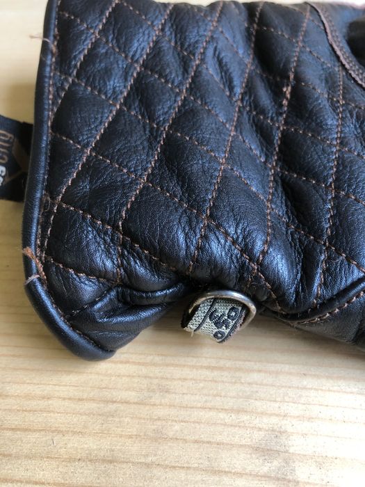 Luvas de mota em pele castanha