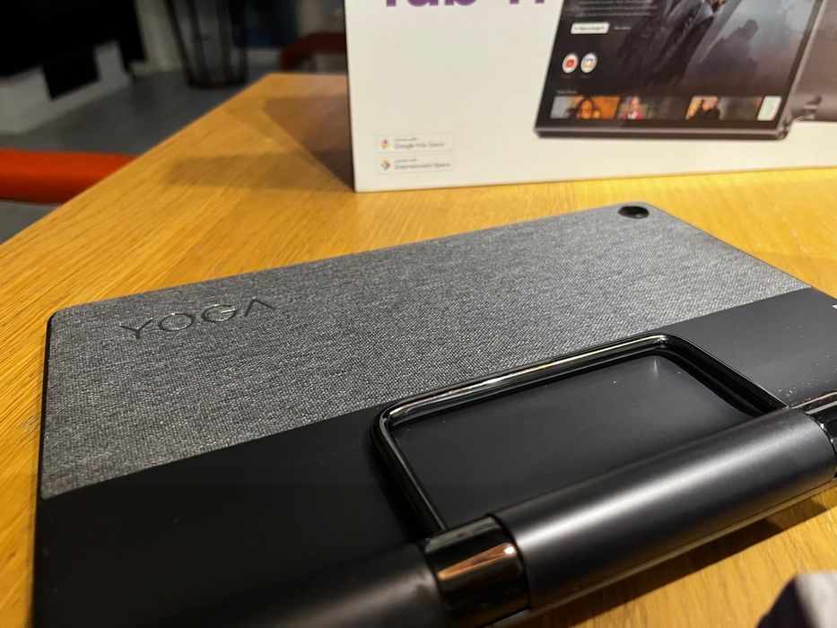 Dwa tablety Lenovo Yoga 11 Tab