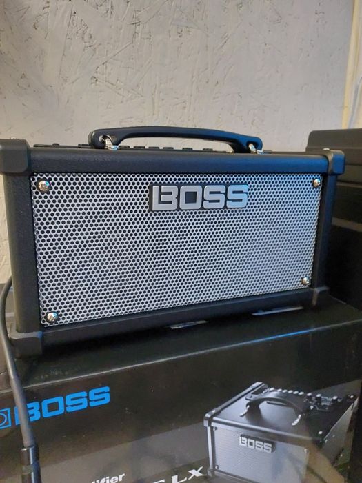 Комбопідсилювач BOSS Dual Cube LX
