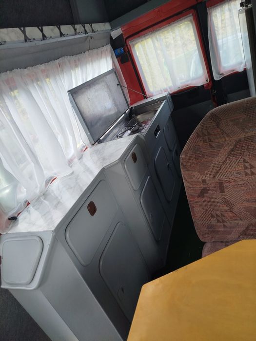 Kamper Mercedes Benz MB100 (1990) Gotowy do jazdy!