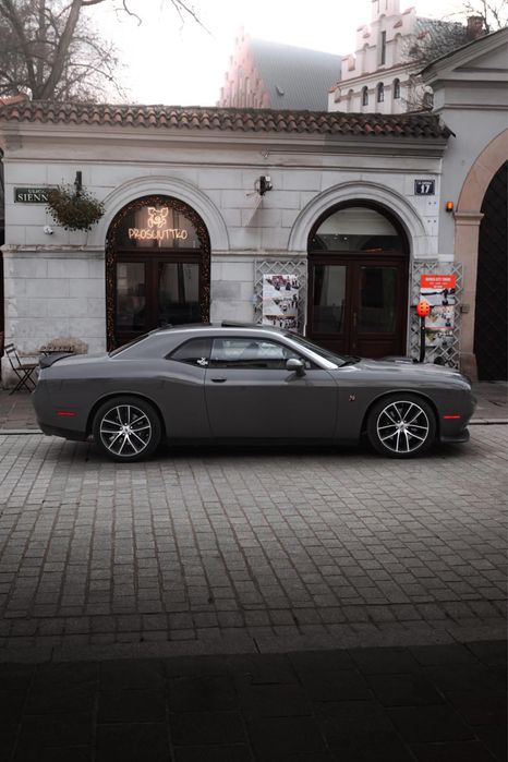 Auto na ślub Dodge Challenger wynajem