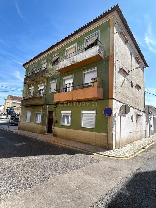 Apartamento T1 Totalmente em remodelação em Benavente