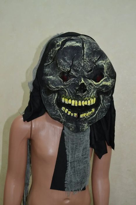 Продам маску для хеллоуина на взрослого