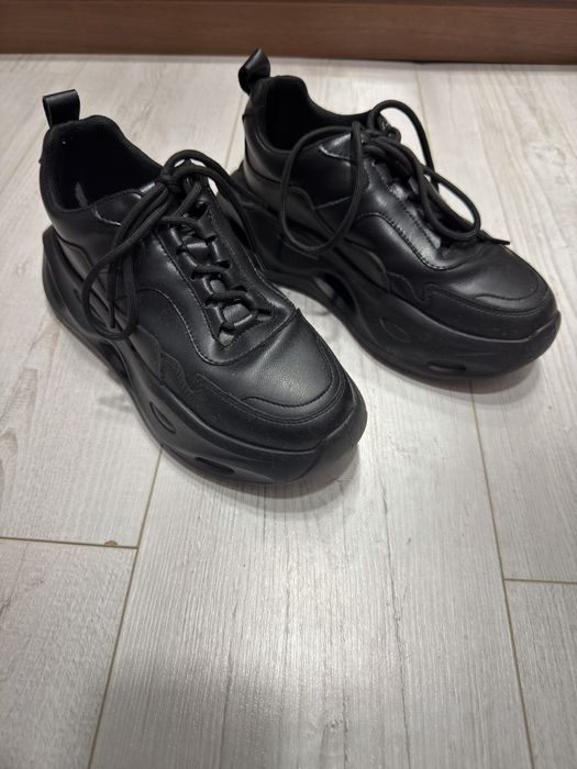 Стильні кросівки Respect