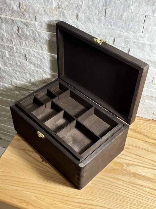 Luksusowa Szkatułka na biżuterię drewniana ze złotym zapięciem