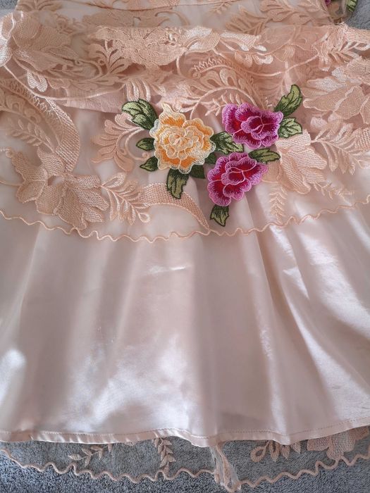 Sukienka koronkowa wyjściowa damska z haftem r.38