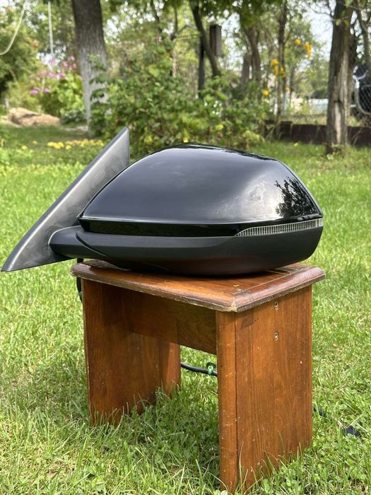 Зеркало заднього виду на Audi Q8