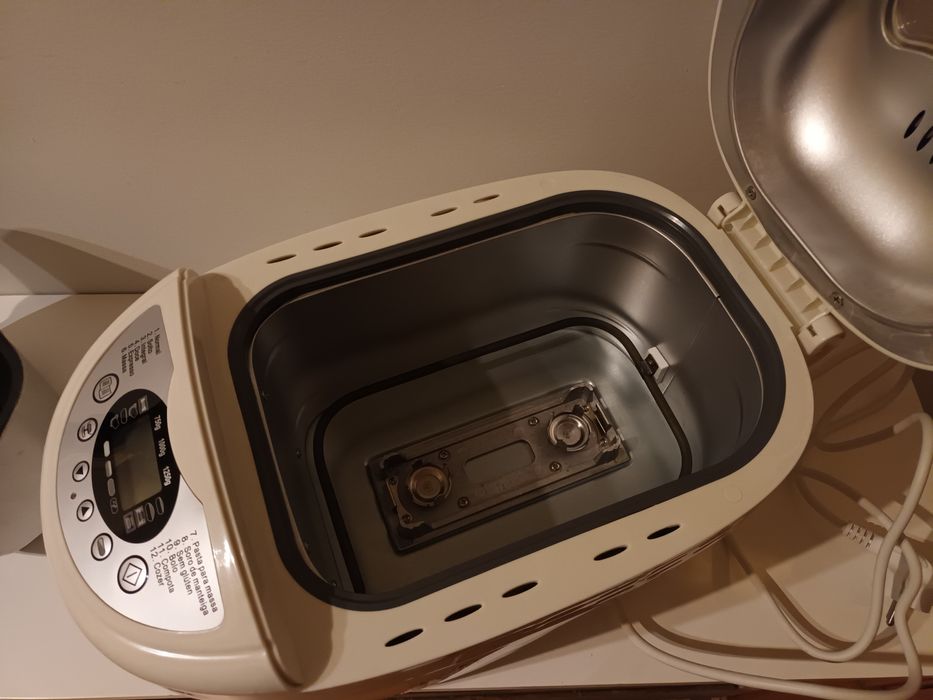 Máquina de fazer pão e massas