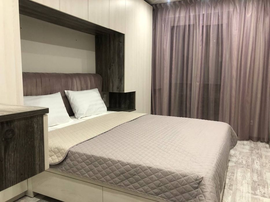 Здам 3-кімнатну квартиру подобово. Можно з дитиною. Центр міста.Люкс!